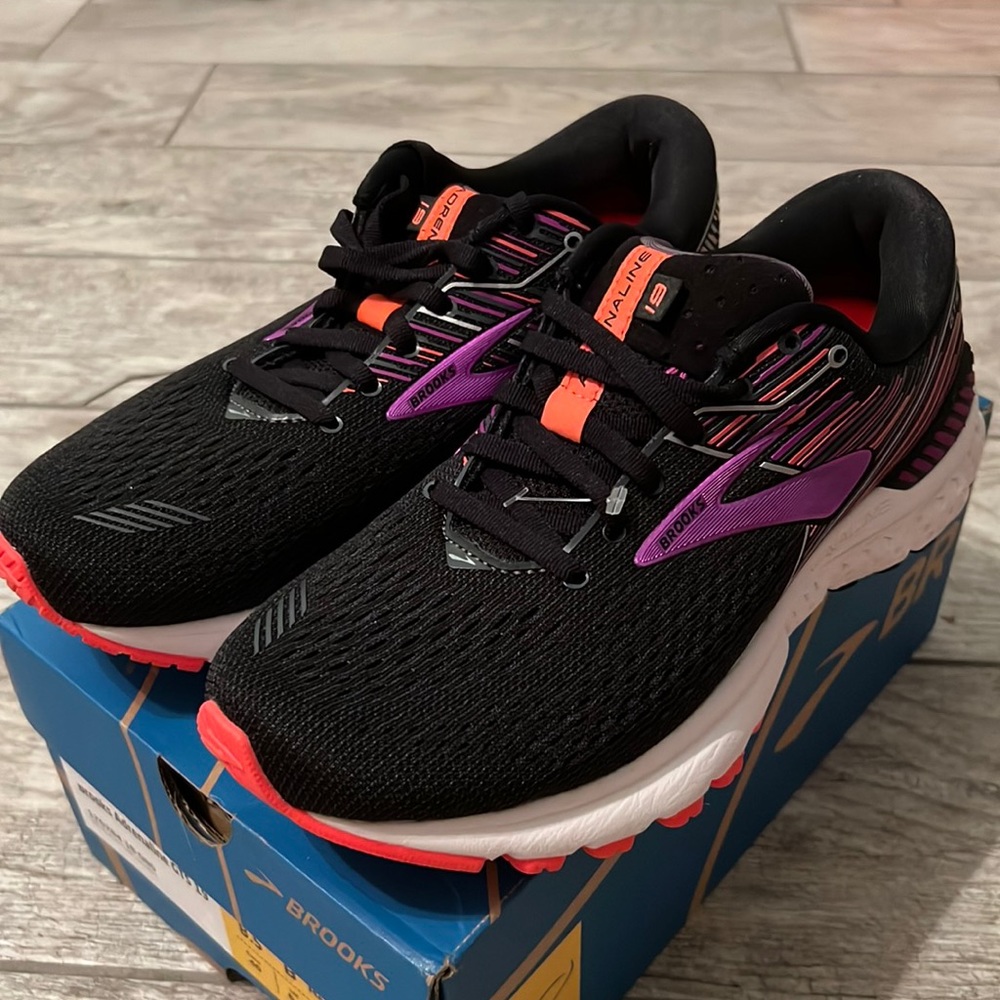 BROOKS ADRENALINE GTS 19 BLACK/PURPLE/CORAL SIZE 8.5 WOMEN WITH B